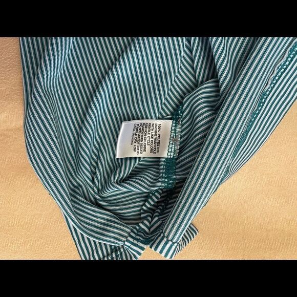 Greg Norman Polo Golf Shirt Size XL - Picture 3 of 4